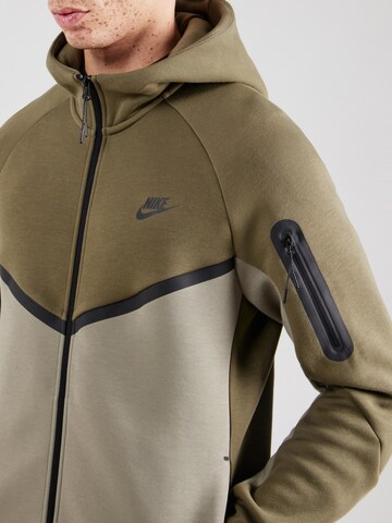 Nike Sportswear - Sudadera con cremallera 'Tech Fleece' en verde