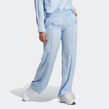 Loosefit Pantaloni 'Premium Essentials Satin' de la ADIDAS ORIGINALS pe albastru: față