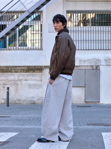 Bershka Loose fit Pleat-Front Pants in Grey