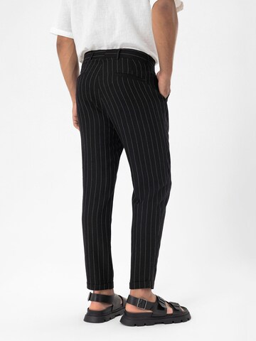 Tapered Pantaloni di Dandalo in nero