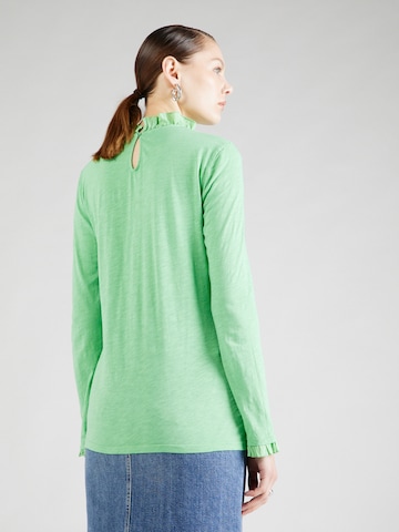 Tricou de la Rich & Royal pe verde