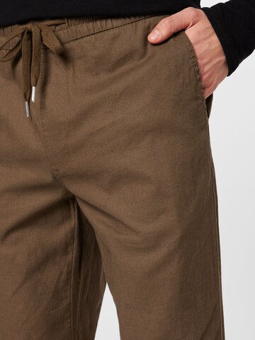 Regular Pantaloni 'Barton' de la Matinique pe maro