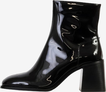 Emilie Karston Ankle boots in Black: front