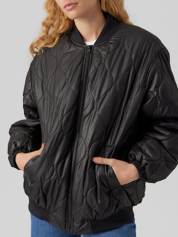 VERO MODA Jacke in Schwarz