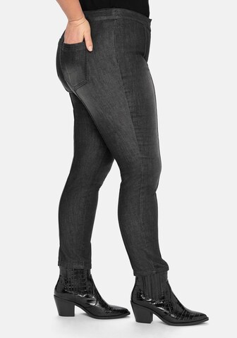 SHEEGO Skinny Jeans in Schwarz