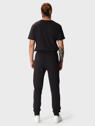 Oldskull Tapered Broek 'Samurai' in Zwart: voorkant