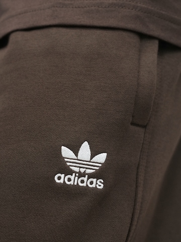 ADIDAS ORIGINALS Normální Kalhoty 'ESS' – hnědá