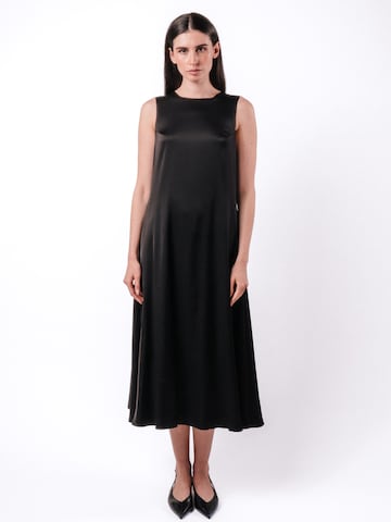 IORGONI - Vestido 'La Fontaine Dress' en negro: frente
