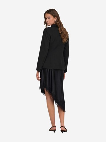 Blazer 'ONLASTRID L/S SCULPTURE BLAZER CC TLR 15376791' di ONLY in nero
