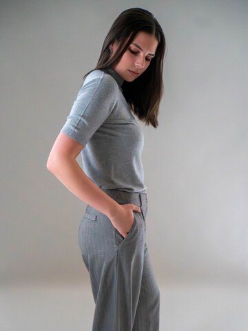WEARABLE STORIES Sweater 'Lone' in Grey