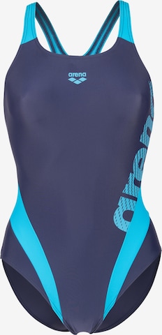 ARENABustier Jednodijelni kupaći kostim 'Stripeflow' - plava boja: prednji dio