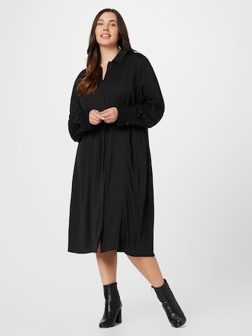 Calvin Klein Curve - Vestido camisero en negro: frente