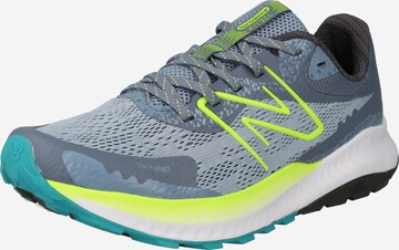 Chaussure de course new balance en gris : devant