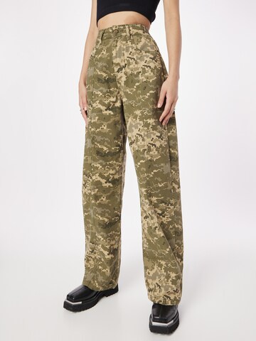 Nasty Gal - Loosefit Calças 'Abstract' em verde: frente