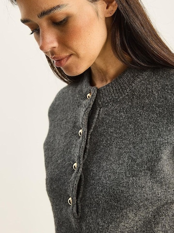 Pullover di Bianco Lucci in grigio