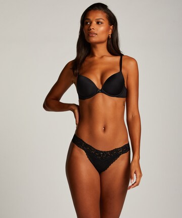 Hunkemöller String in Schwarz: Vorderseite
