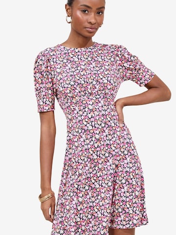 rozā Lipsy Kleita: no priekšpuses