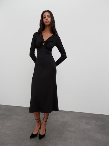 EDITED Dress 'Lieve' in Black: front