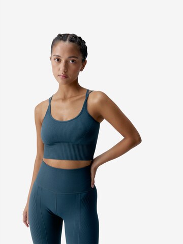 Born Living Yoga Sporttop ' Devika ' in Blauw: voorkant