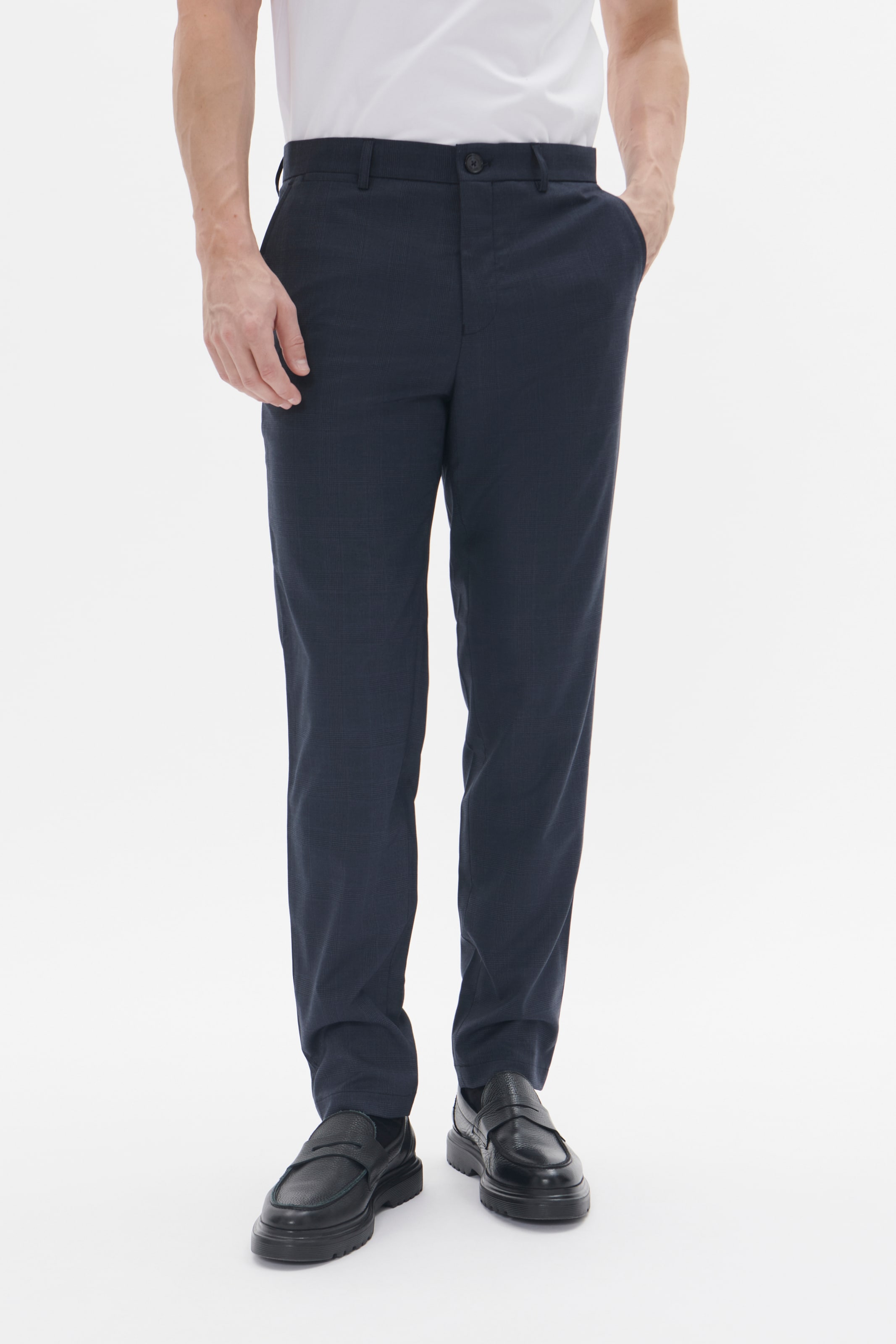 Matinique - Slimfit Calças chino 'MAliam' em azul: frente