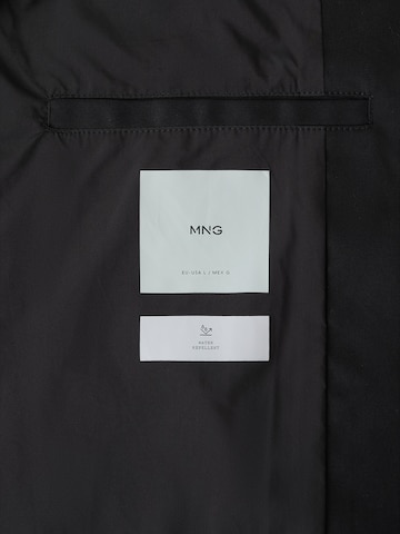 Palton de primăvară-toamnă 'Chayton' de la MANGO MAN pe negru