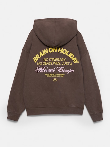 Pull&Bear Majica 'PACIFIC HOLIDAYS' | rjava barva