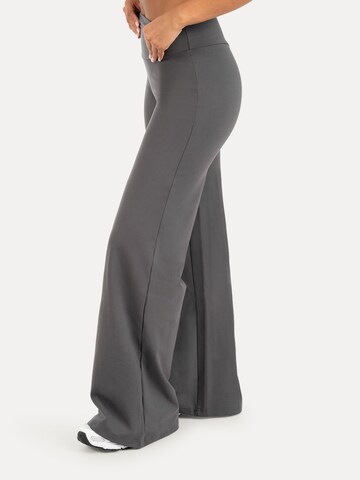 évasé Leggings ' Neola ' Smilodox en gris