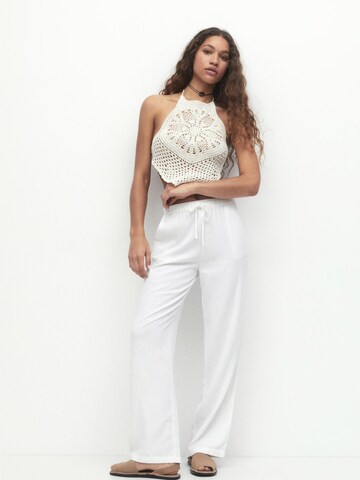 Pull&Bear Loose fit Trousers in White: front