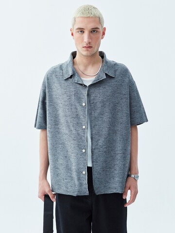 VAMOS CLO Comfort fit Button Up Shirt 'Minneapolis' in Grey: front