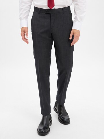 bugatti Regular Pants in Black: front