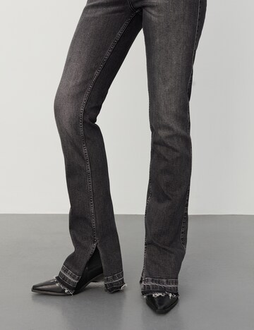 2NDDAY Flared Jeans 'Fion' i svart: framsida