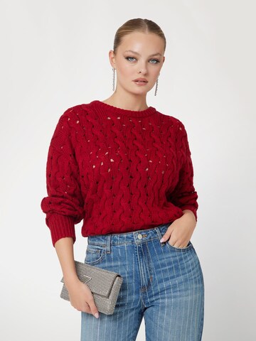 GUESS Sweater in Red: front