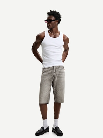Baggy Jeans de la Bershka pe gri