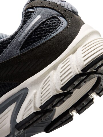 Chaussure de sport 'V5 RNR Suede 2' NIKE en gris