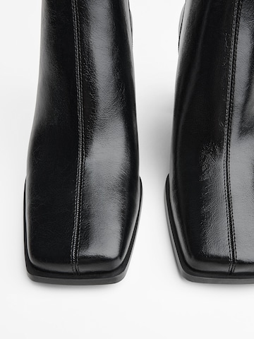 Bershka Rövid szárú csizmák - fekete
