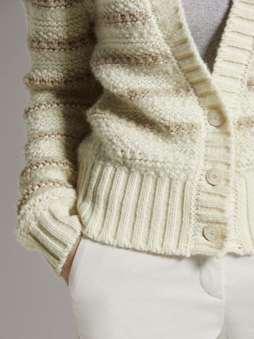 MADELEINE Strickjacke in Weiß