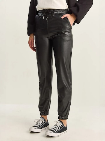 Tapered Pantaloni di Bianco Lucci in nero: frontale