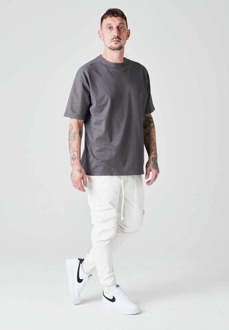 2Y Premium Tapered Cargo Pants in Beige: front