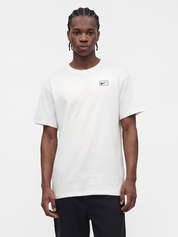 Nike Sportswear Shirt in White: front