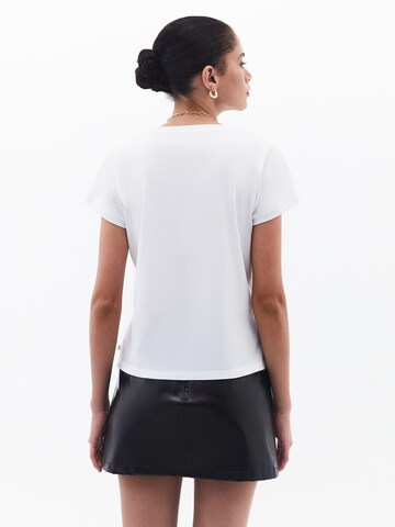 OXXO Shirt in White