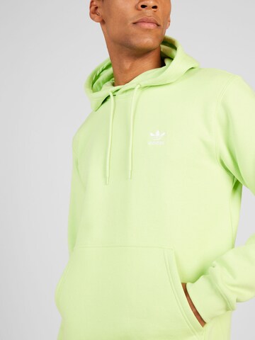 ADIDAS ORIGINALS - Sweatshirt 'Trefoil Essentials' em verde