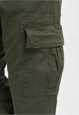 2Y Premium Tapered Cargohose in Grün