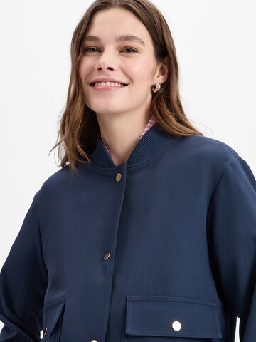 Marie Lund Tussenjas in Blauw
