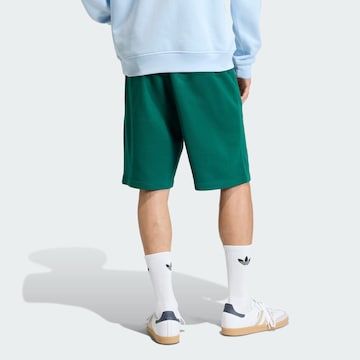 ADIDAS ORIGINALS - regular Pantalón 'Essentials' en verde