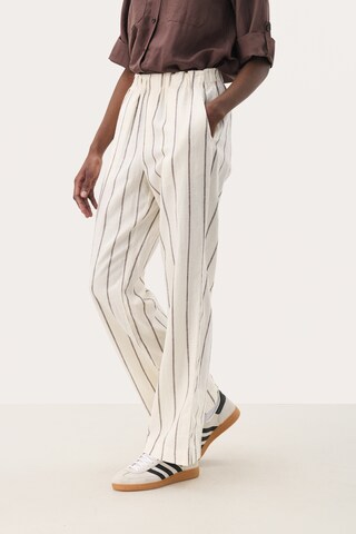 Regular Pantalon 'Rayi' Part Two en blanc