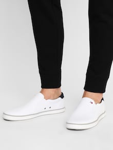 Bílé Tommy Hilfiger slip on tenisky s decentním logem