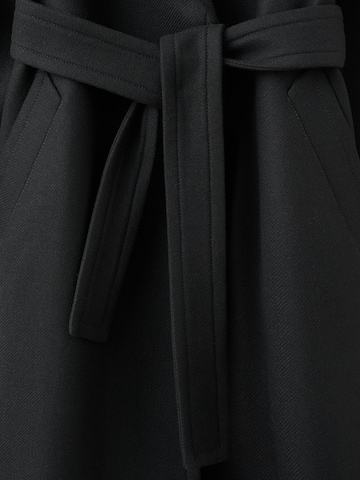 MANGO Přechodný kabát 'TRAVIATA' – černá