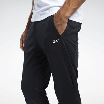 Effilé Pantalon de sport Reebok en noir