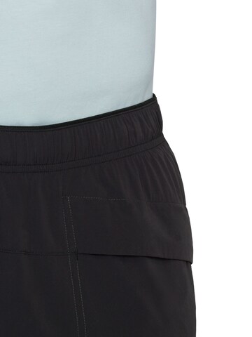 MAMMUT Regular Outdoor Pants in Black