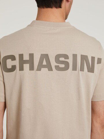 CHASIN' T-shirt in Braun